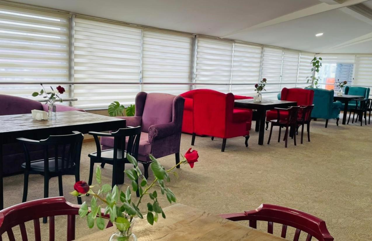 Aura Boutique Hotel Батуми Екстериор снимка