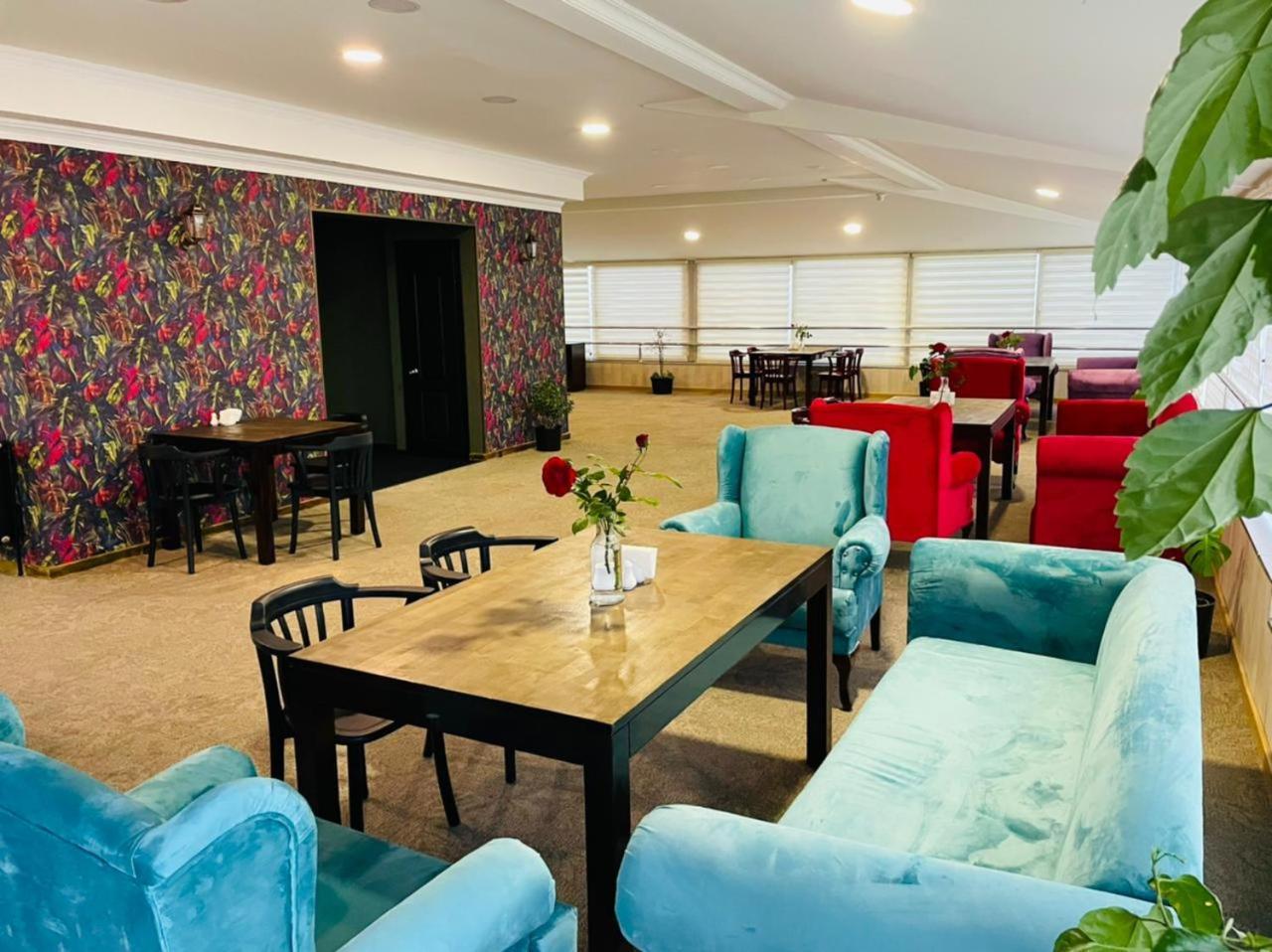 Aura Boutique Hotel Батуми Екстериор снимка