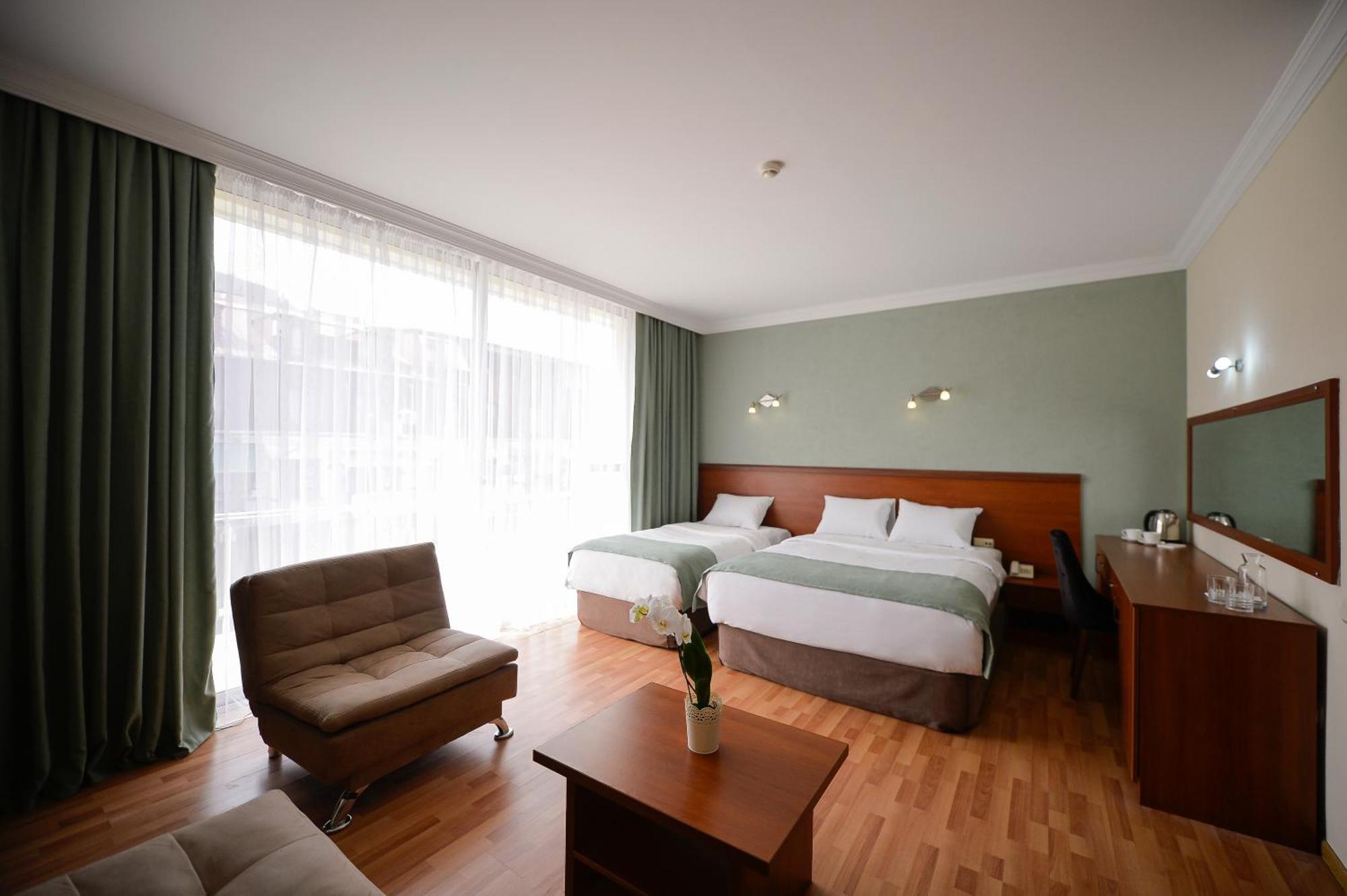Aura Boutique Hotel Батуми Екстериор снимка