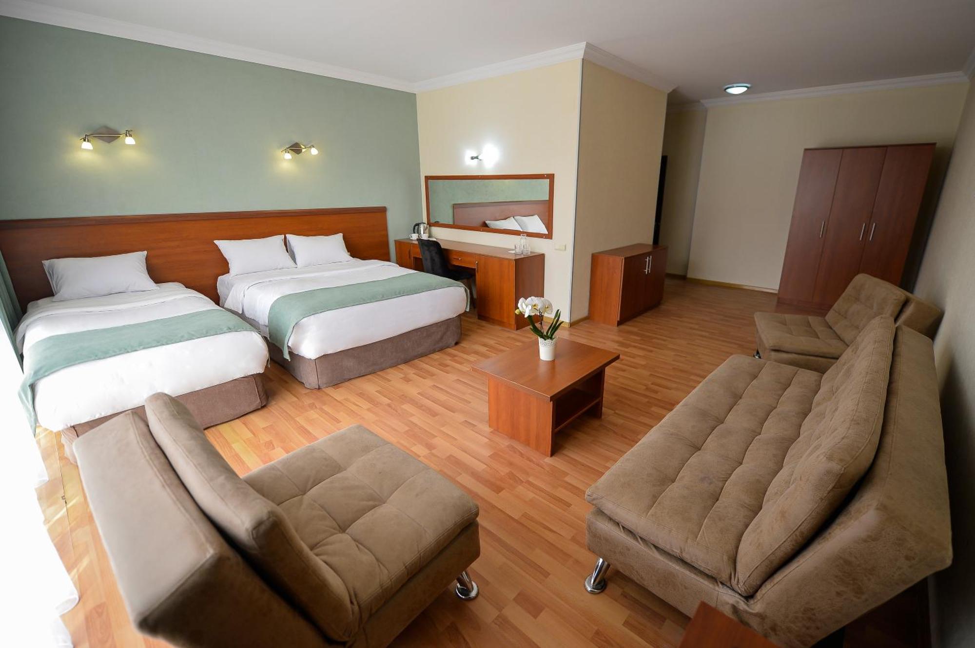 Aura Boutique Hotel Батуми Екстериор снимка