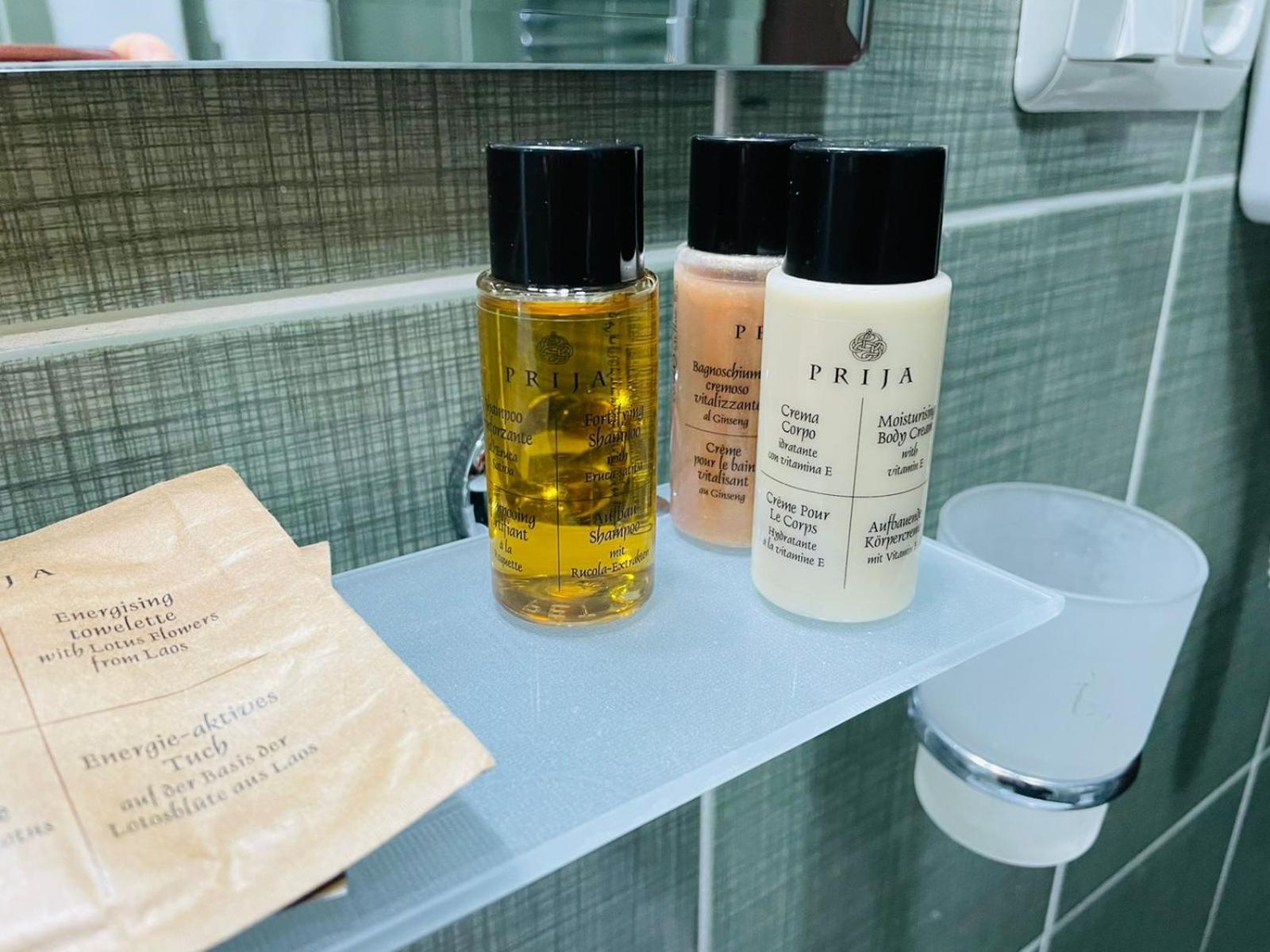 Aura Boutique Hotel Батуми Стая снимка