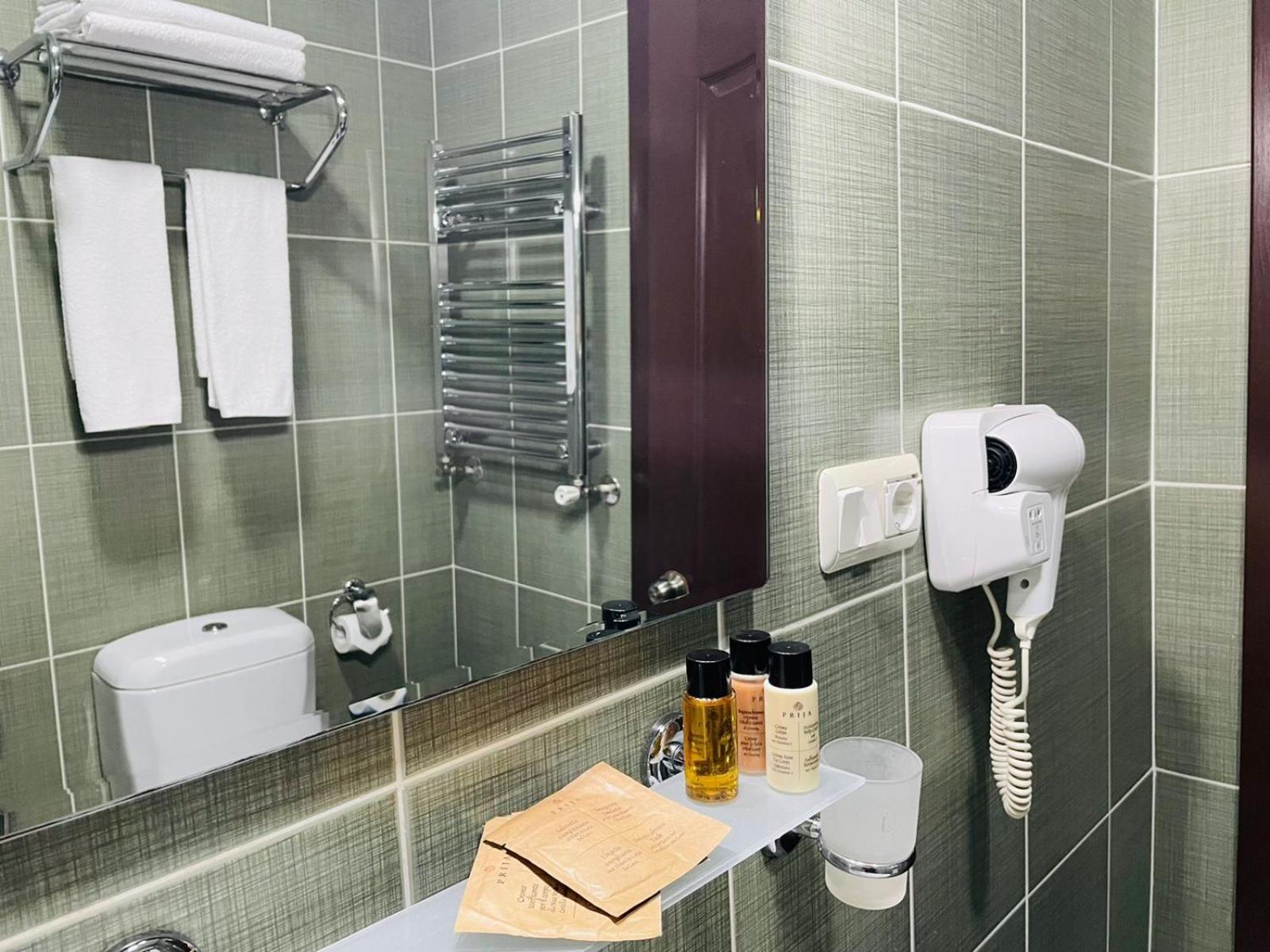 Aura Boutique Hotel Батуми Стая снимка